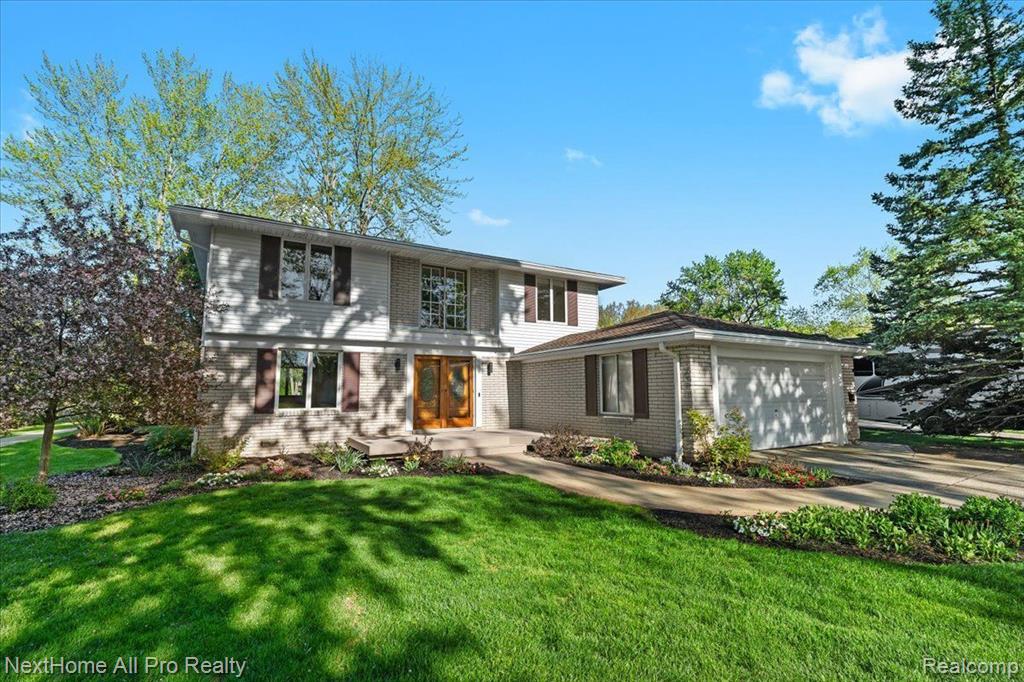 43928 N UMBERLAND Circle, Canton, MI 48187 — front exterior