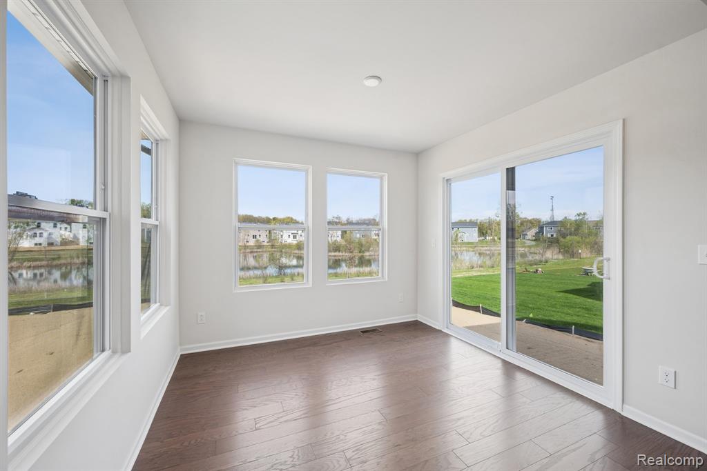 391 Edge Brook Drive W, Holly, MI 48442 — Photo 11