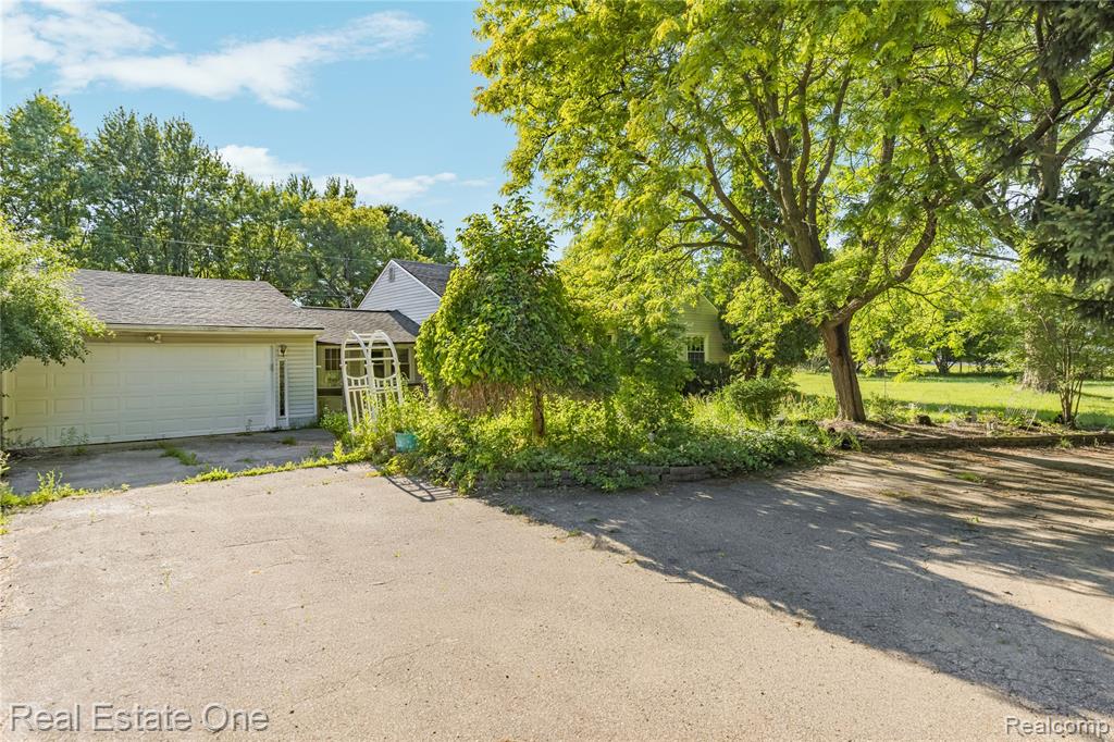 9585 N Eston Road, Clarkston, MI 48348 — Photo 2
