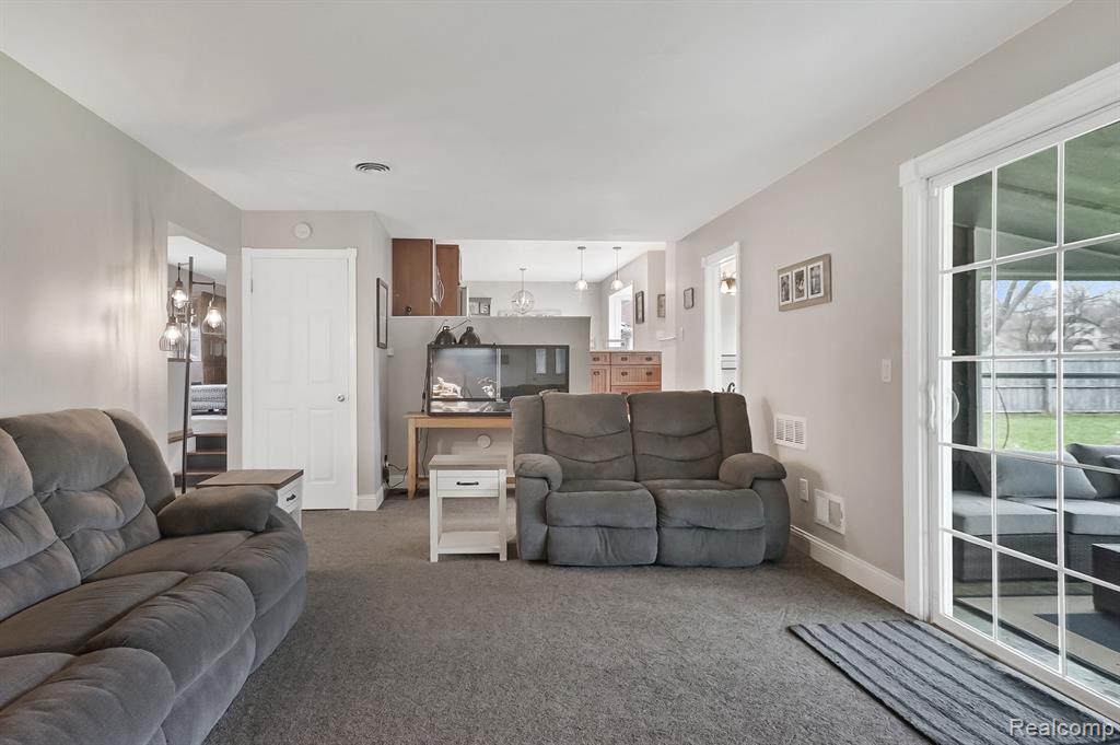 5065 Hyde Park Drive, Swartz Creek, MI 48473 — Photo 7