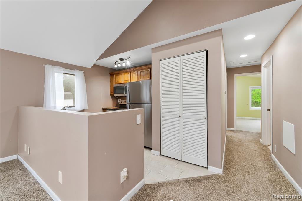 811 Miller Road, Lake Orion, MI 48362 — Photo 11