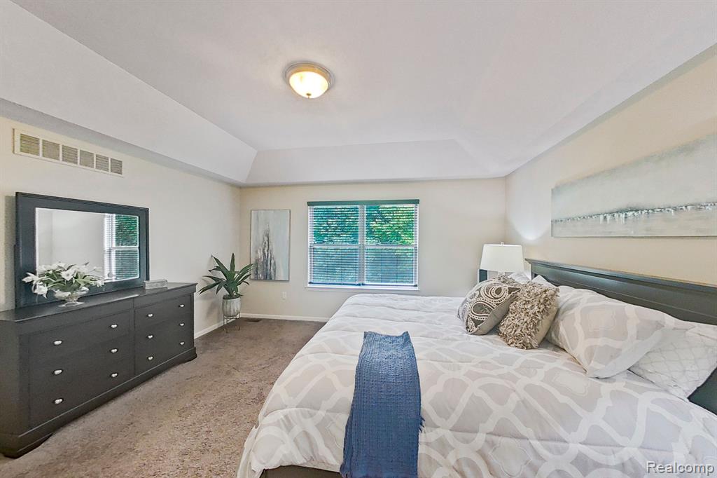 50736 SEVILLA Circle, Novi, MI — Photo 42
