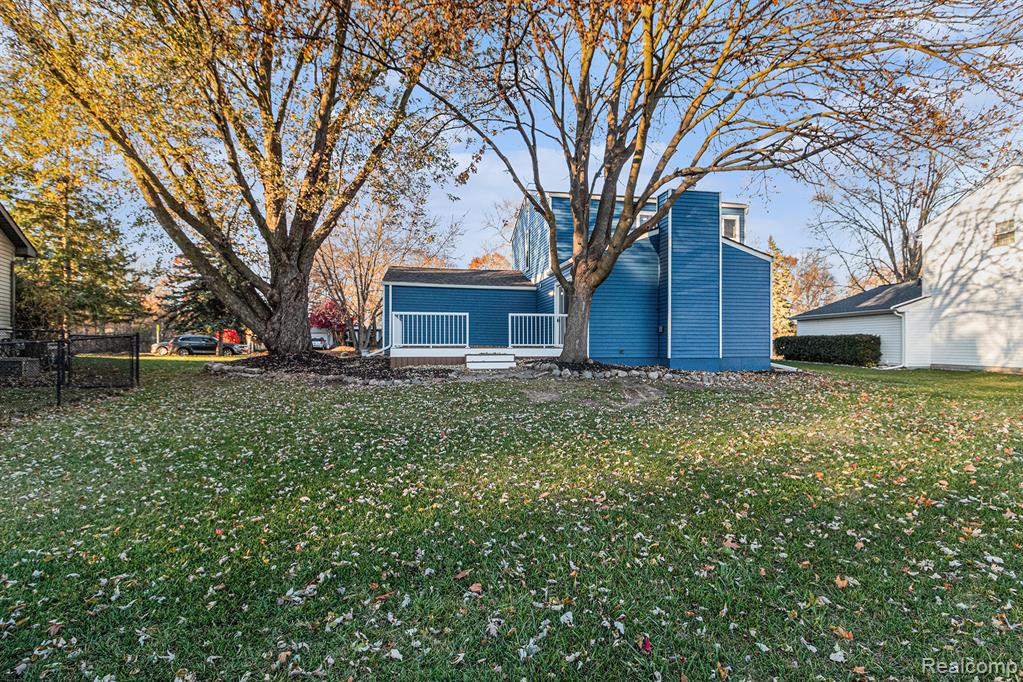 3601 Loon Lake Road, Wixom, MI 48393 — Photo 19