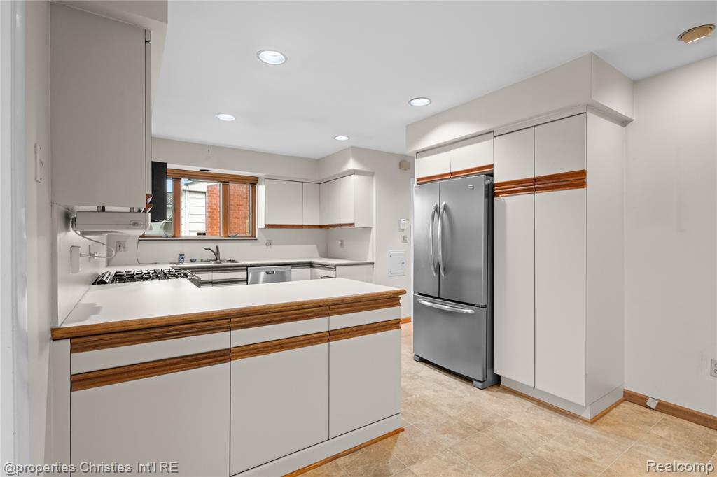7479 Carrousel Boulevard, Westland, MI — Photo 21