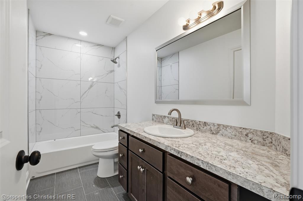 27828 Groveland Street, Madison Heights, MI 48071 — Photo 13