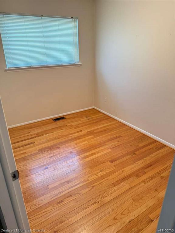 6523 N Vernon Street, Dearborn Heights, MI 48127 — Photo 4