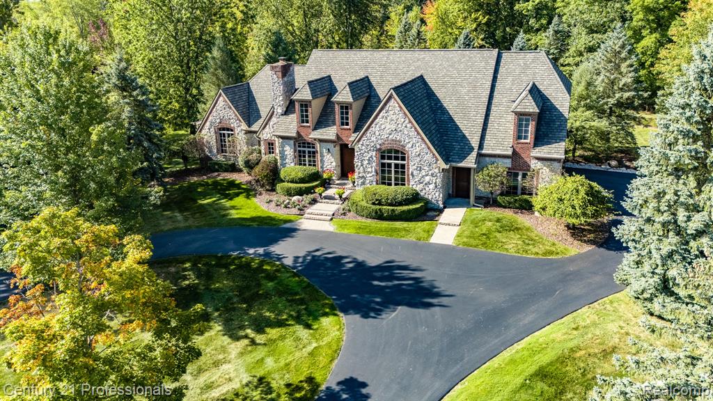 8242 Pine Hollow Court, Grand Blanc, MI 48439 — Photo 5