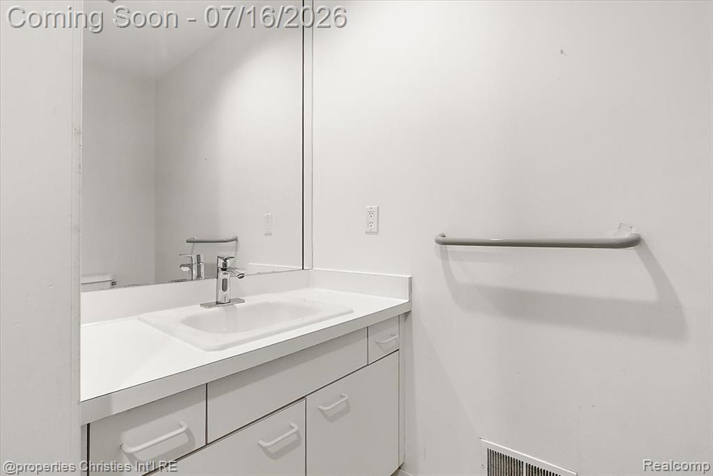 4948 Champlain Circle, West Bloomfield, MI 48323 — Photo 29