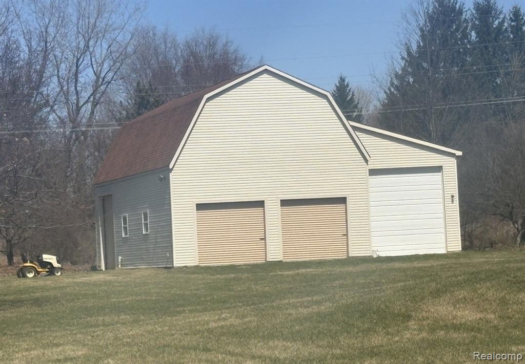 7681 Fieldcrest Drive, Almont, MI 48003 — Photo 45