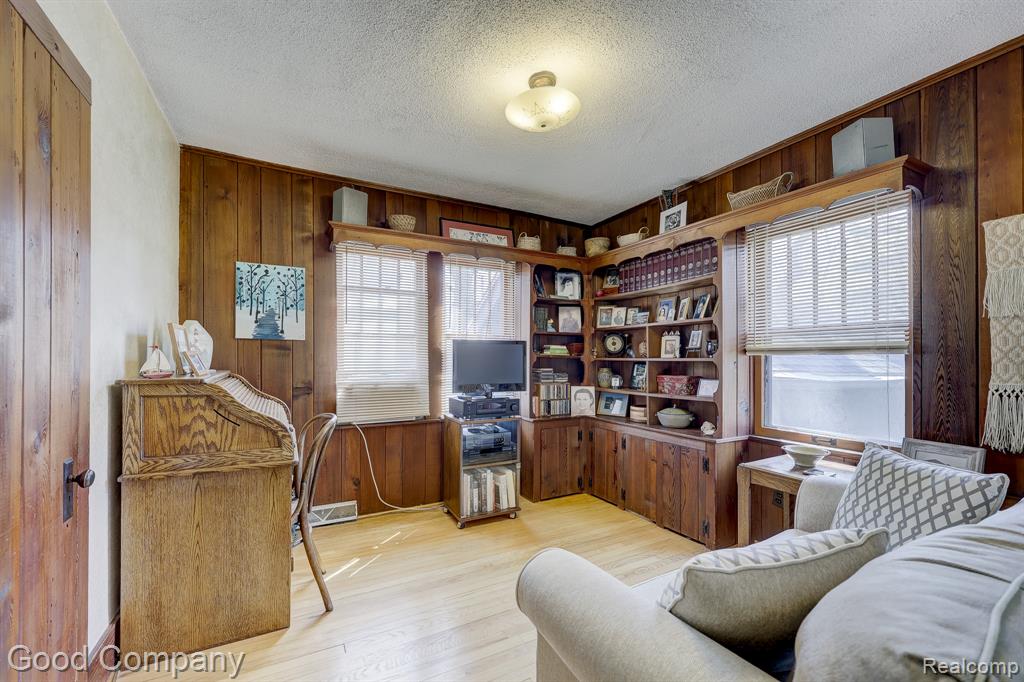 923 W 11 Mile Road, Royal Oak, MI 48067 — Photo 27
