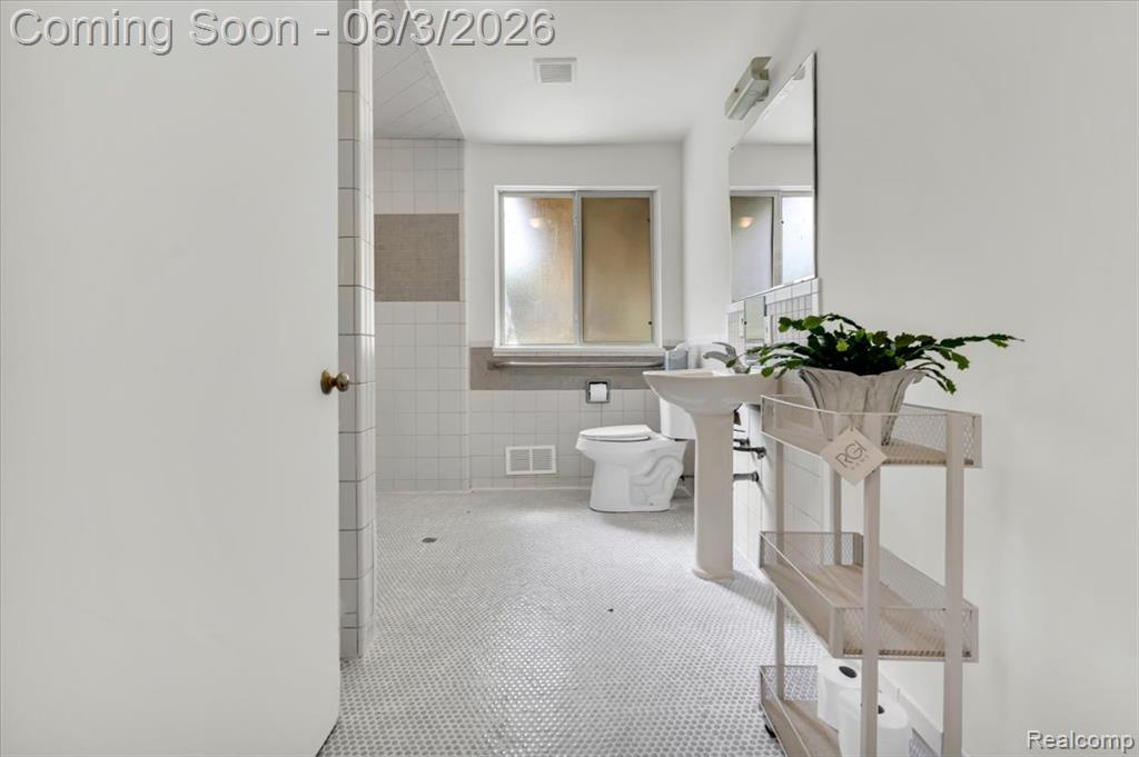 2491 Crystal Drive, Ann Arbor, MI 48108 — Photo 16