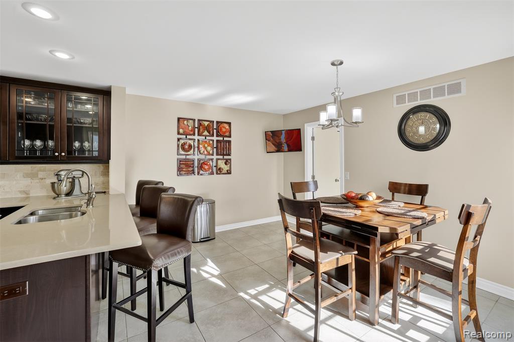 7328 Simsbury Drive, West Bloomfield, MI — Photo 11