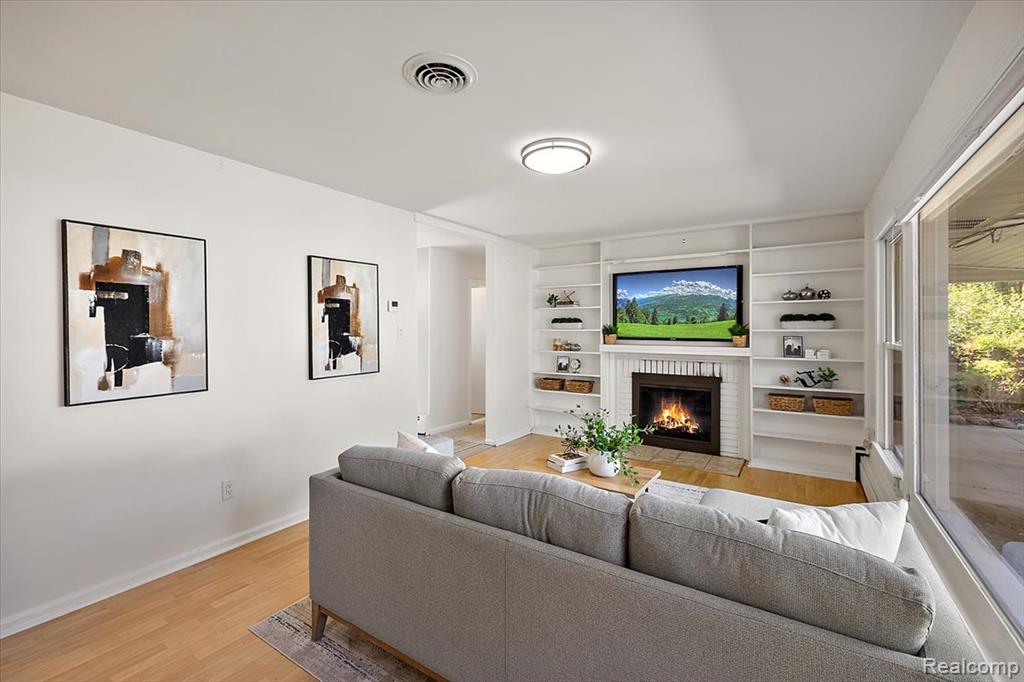 16276 Amherst Avenue S, Beverly Hills, MI 48025 — Photo 7