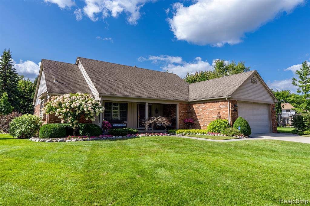 900 DREW Drive, Troy, MI 48098 — front exterior