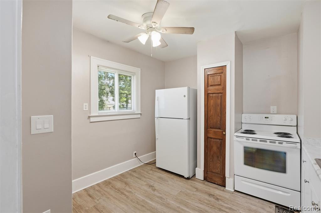 735 E Maxlow Avenue, Hazel Park, MI 48030 — Photo 10
