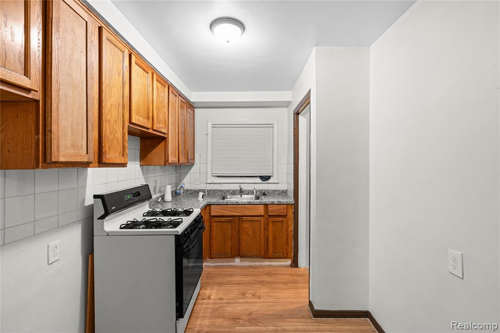 6021 Greenview Avenue, Detroit, MI 48228 — Photo 4
