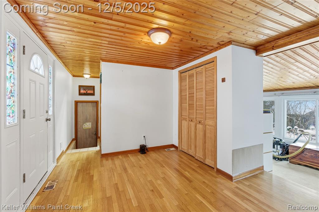 915 Dollar Bay Drive, Lake Orion, MI 48362 — Photo 13