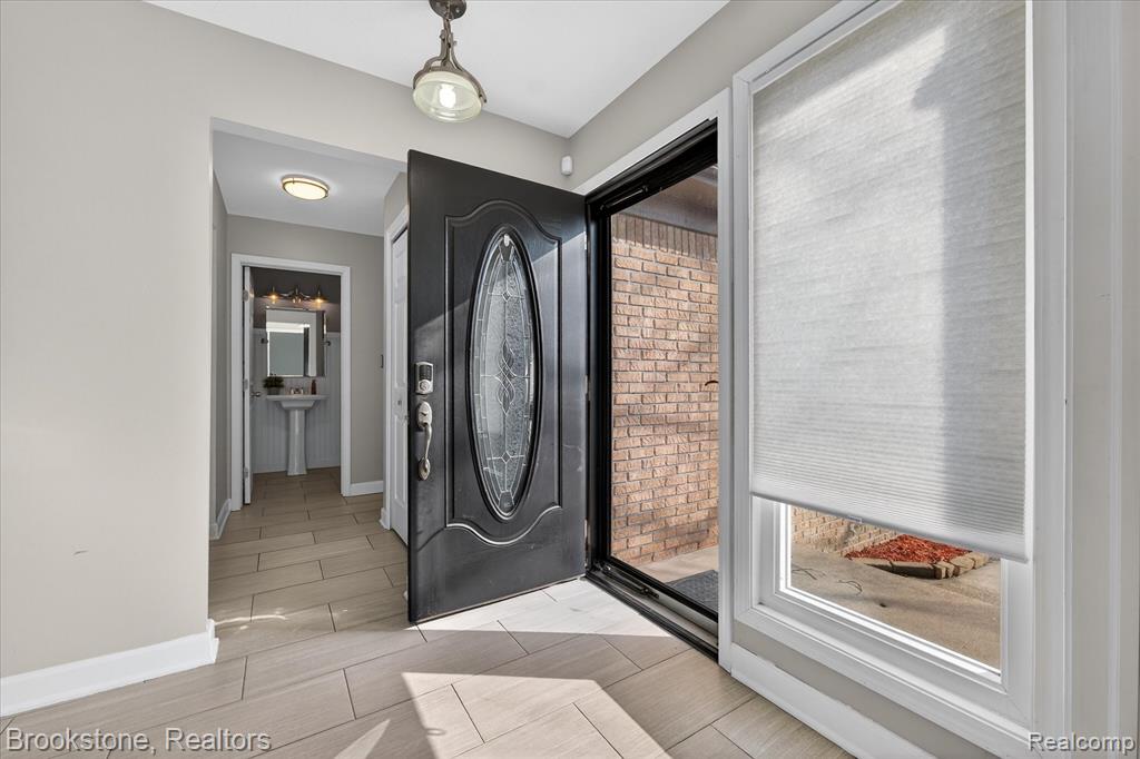 1980 Oakville Waltz Road, New Boston, MI 48164 — Photo 4