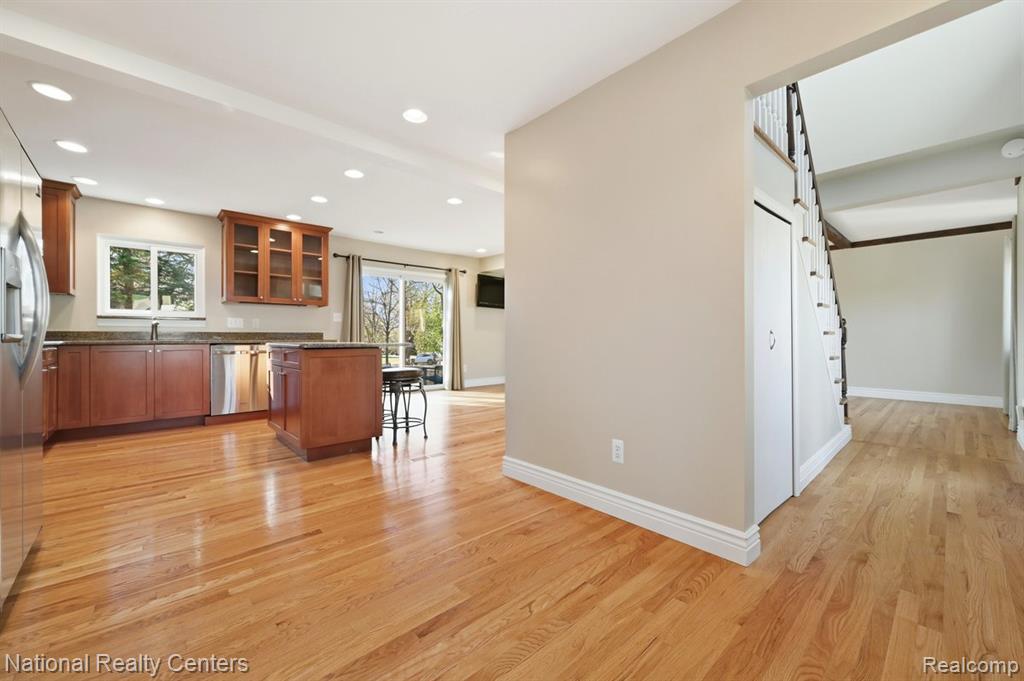 5595 Birdview Heights, Orchard Lake Village, MI 48324 — Photo 7