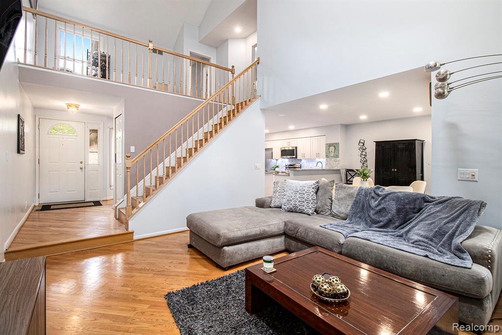 5204 Royal Vale Lane, Dearborn, MI 48126 — Photo 2