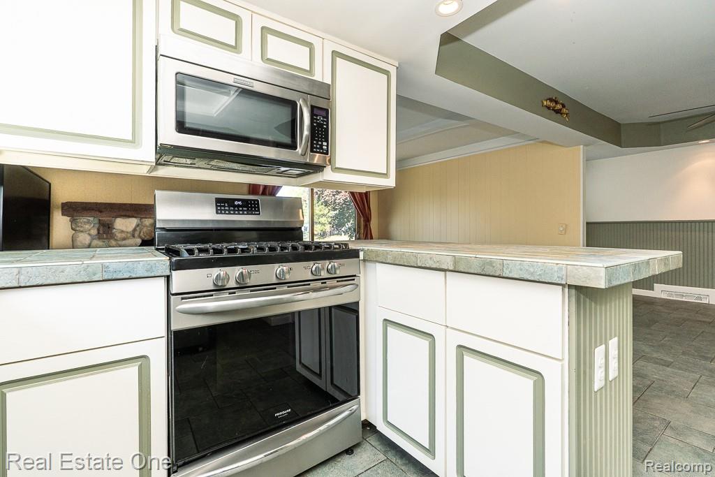 6621 Northpoint Drive, Troy, MI 48085 — Photo 26