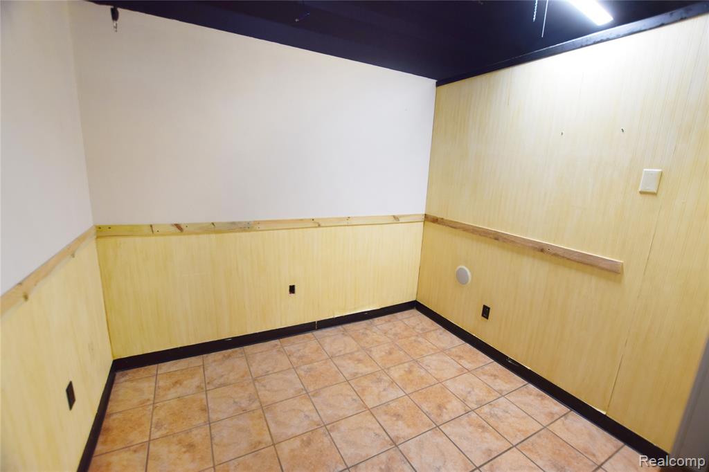 1354 E Bristol Road, Burton, MI 48529 — Photo 12