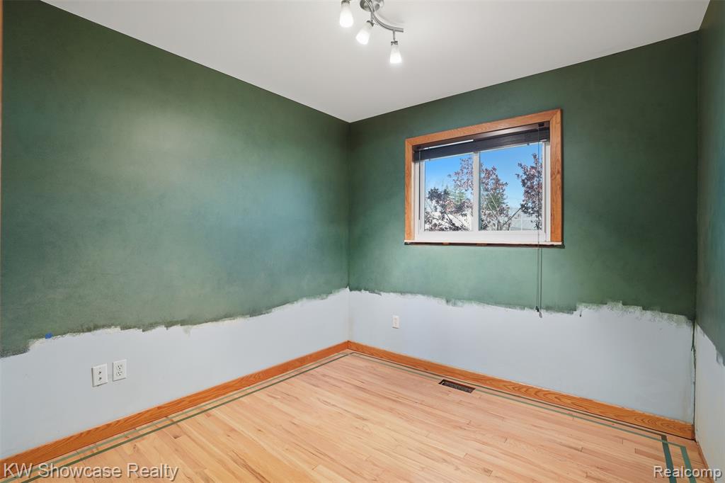 31167 Maplewood Street, Garden City, MI — Photo 14