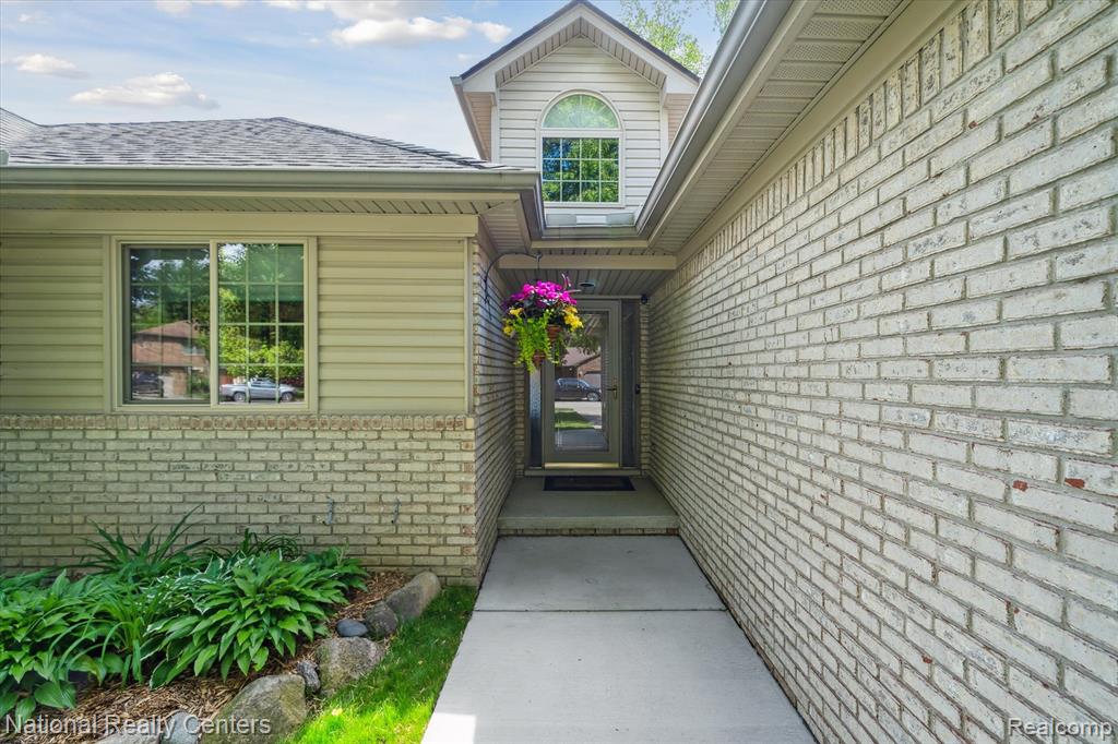 41250 Scarborough Court, Clinton Twp, MI 48038 — Photo 4