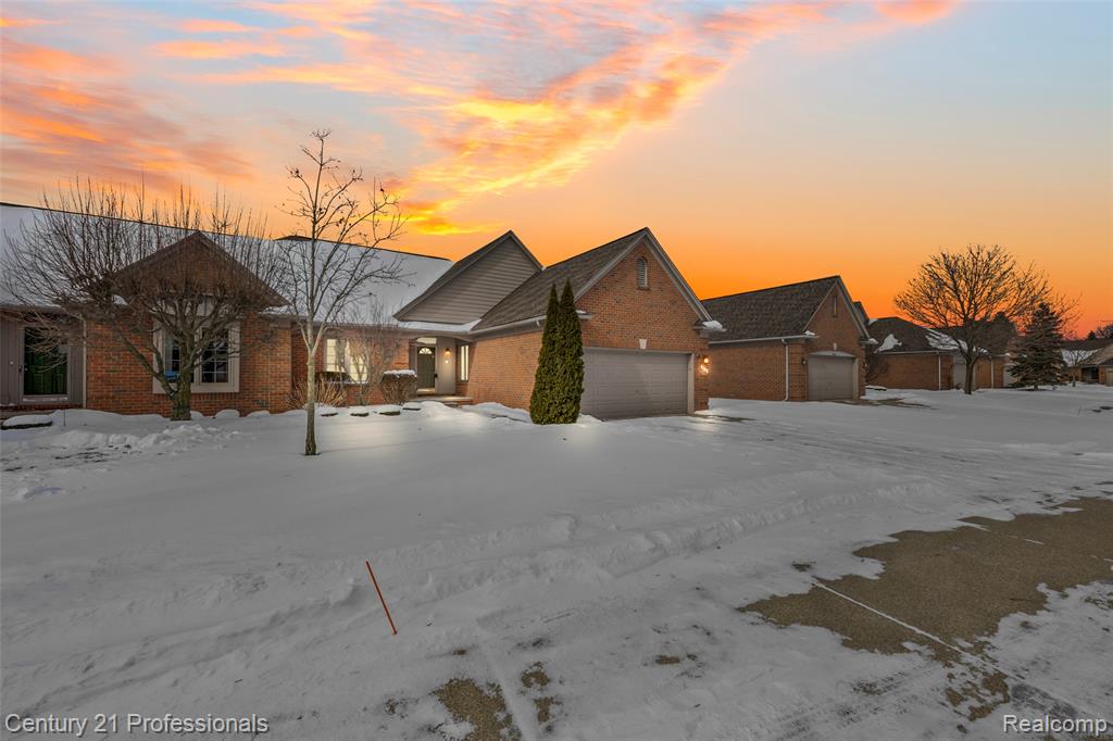40121 Streamwood Court, Sterling Heights, MI 48310 — Photo 2