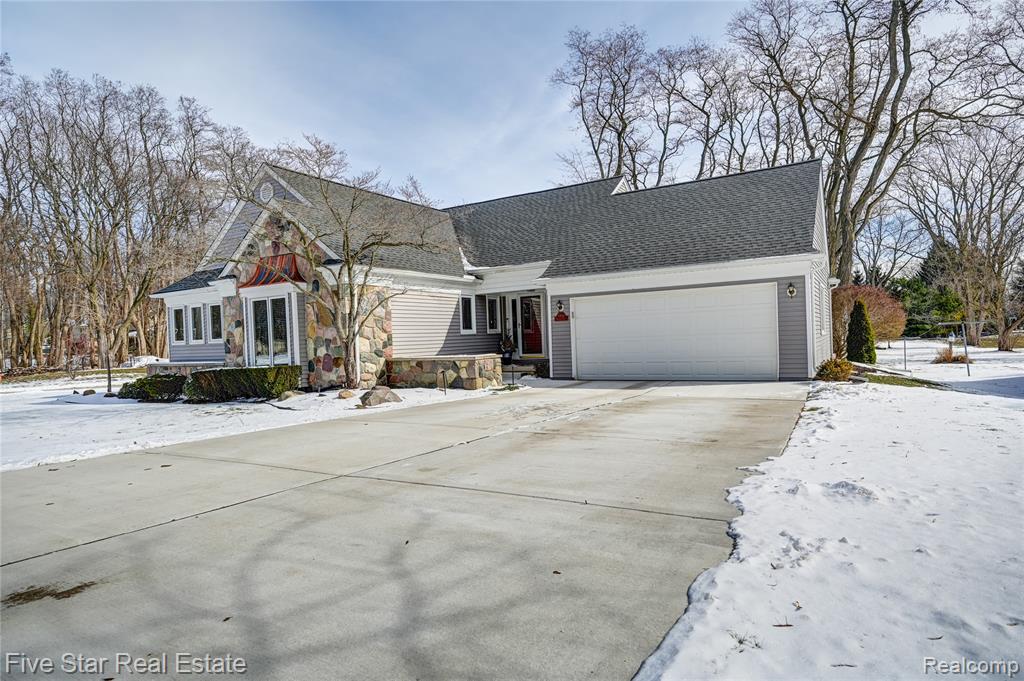4950 Whitlow Court, Commerce Twp, MI 48382 — Photo 3