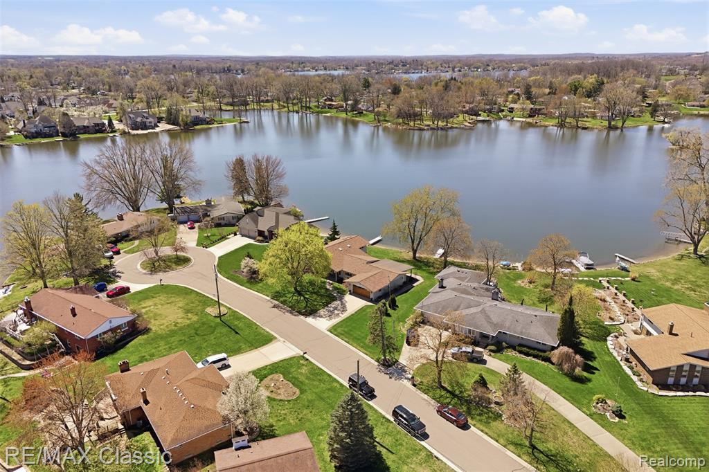 547 Deer Run, White Lake, MI — Photo 48