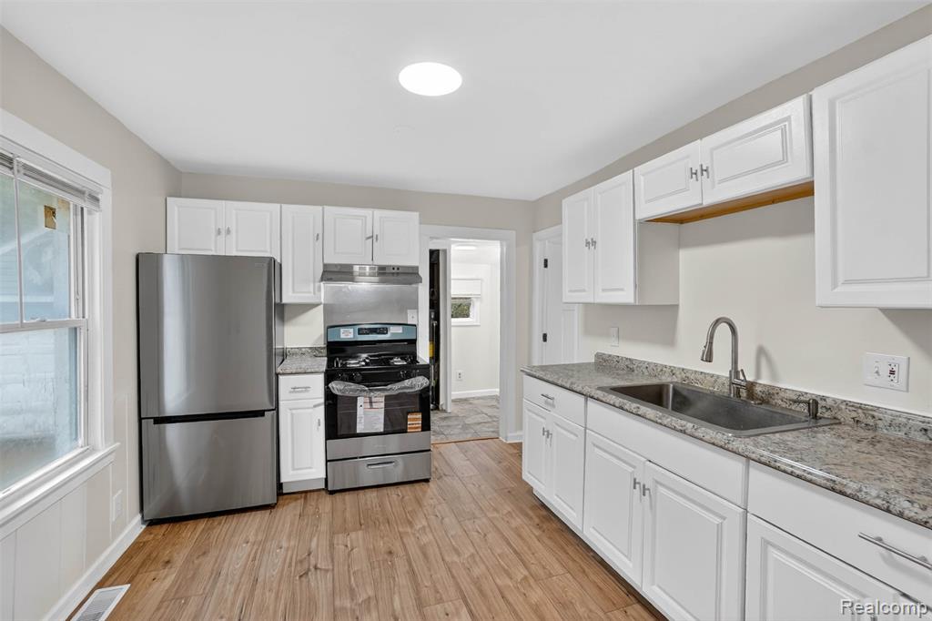 4910 HUGHES Road, Lansing, MI 48910 — Photo 17