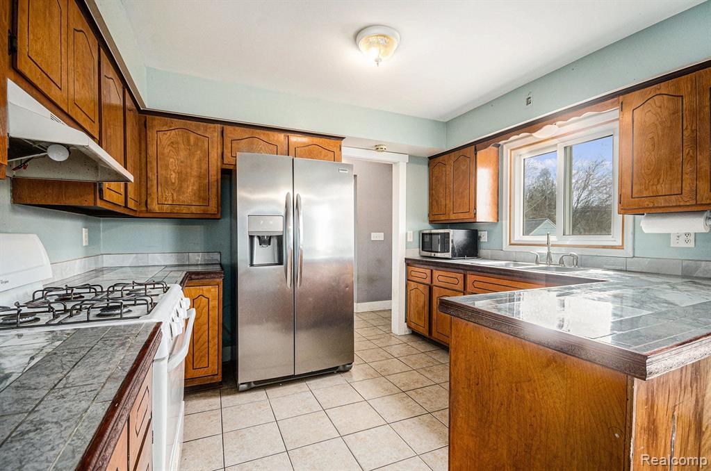 8100 RUSSELL Street, Shelby Twp, MI 48317 — Photo 11