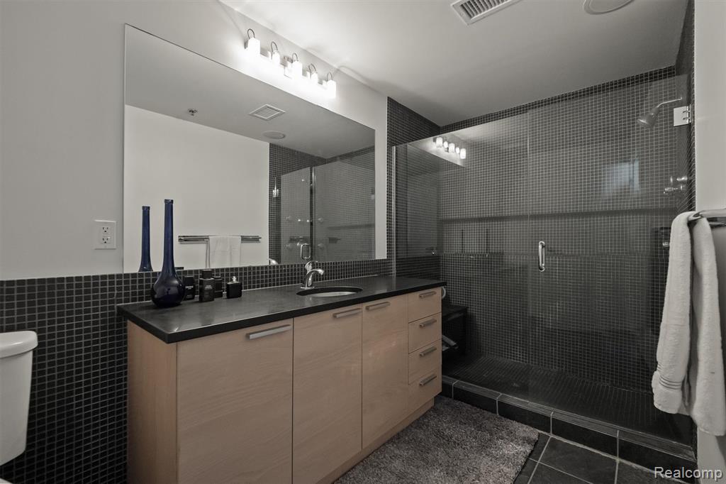 432 S Washington Avenue, 1605, Royal Oak, MI 48067 — Photo 19
