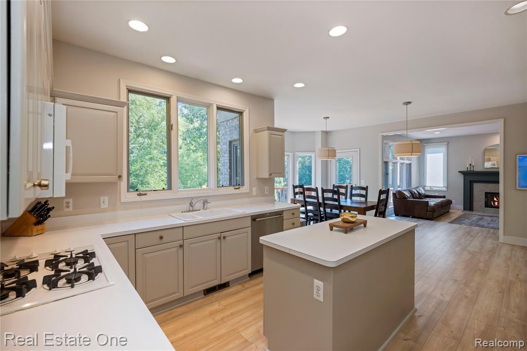 6210 Orchard Woods Drive, West Bloomfield, MI 48324 — Photo 16