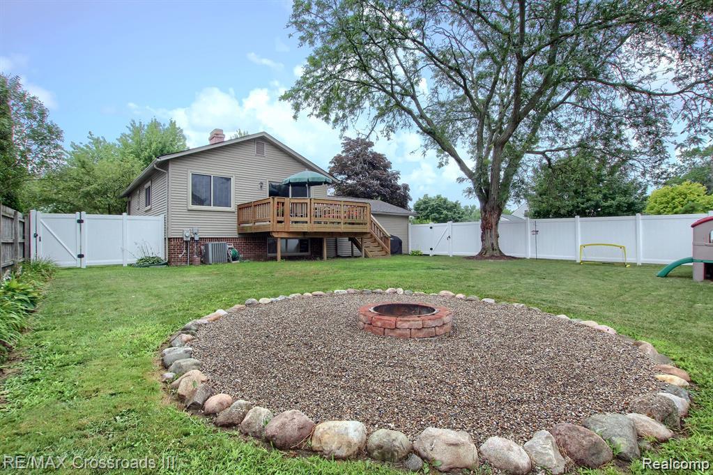 42464 SOMERSET Court, Canton, MI 48187 — Photo 26