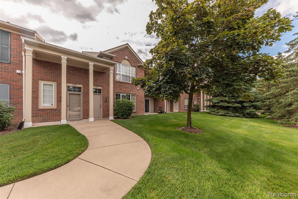 8106 CHESAPEAKE Circle, Walled Lake, MI 48390 — Photo 2