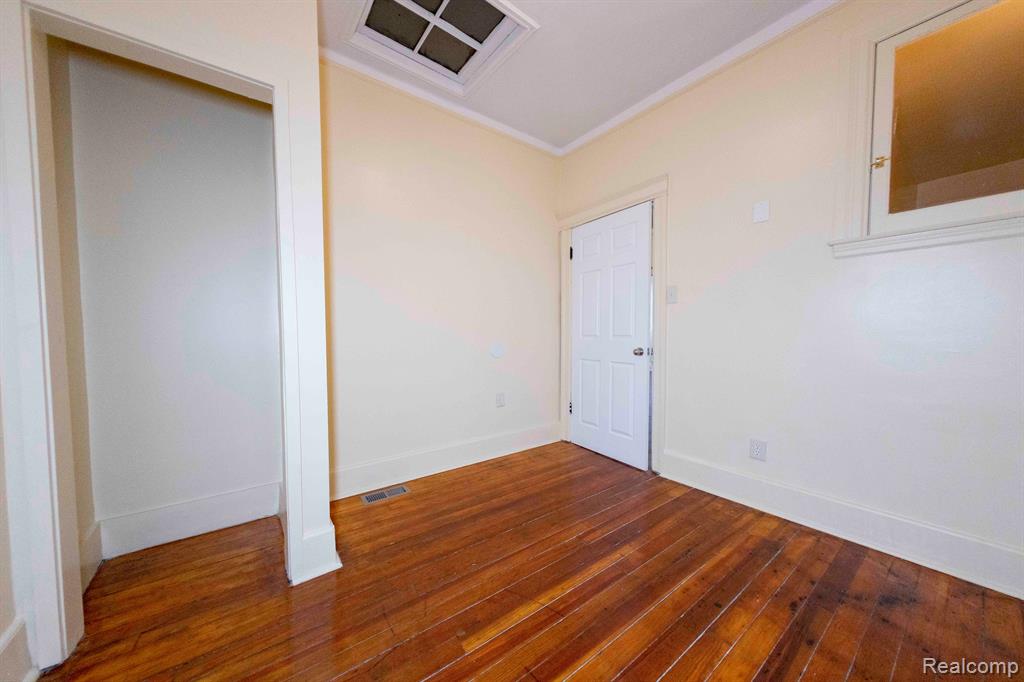 14536 E JEFFERSON Avenue, Detroit, MI 48215 — Photo 12