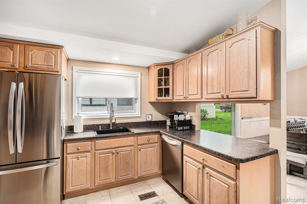 2159 HELMSFORD Drive, Wolverine Lake, MI 48390 — Photo 14