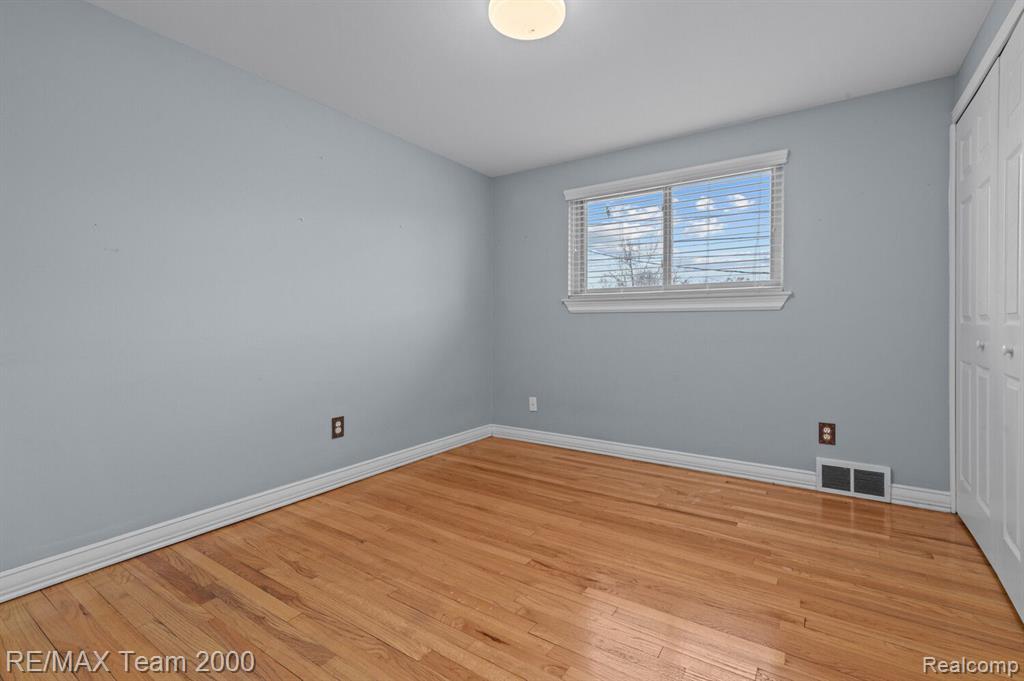 6751 N CHARLESWORTH Street, Dearborn Heights, MI 48127 — Photo 19
