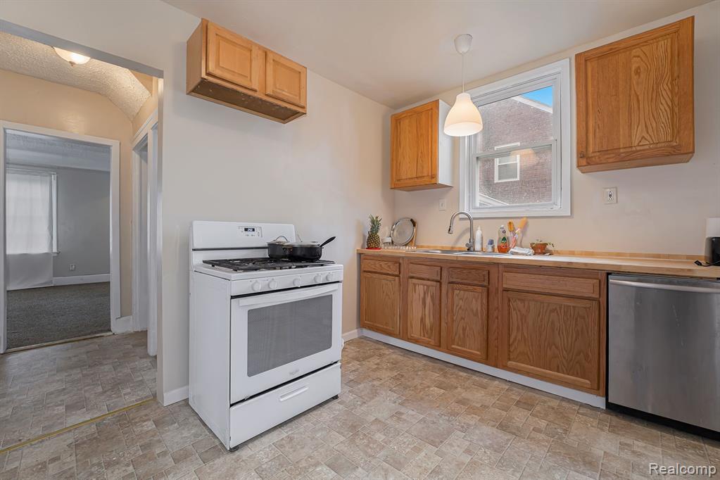 221 W Grixdale, Highland Park, MI 48203 — Photo 17