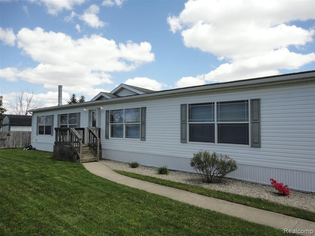 339 Blossom Circle, Erie, MI