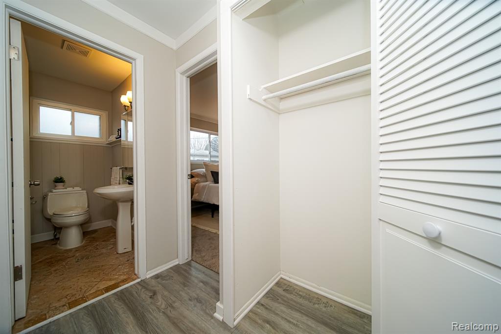 30644 HAYES Road, Roseville, MI 48066 — Photo 32