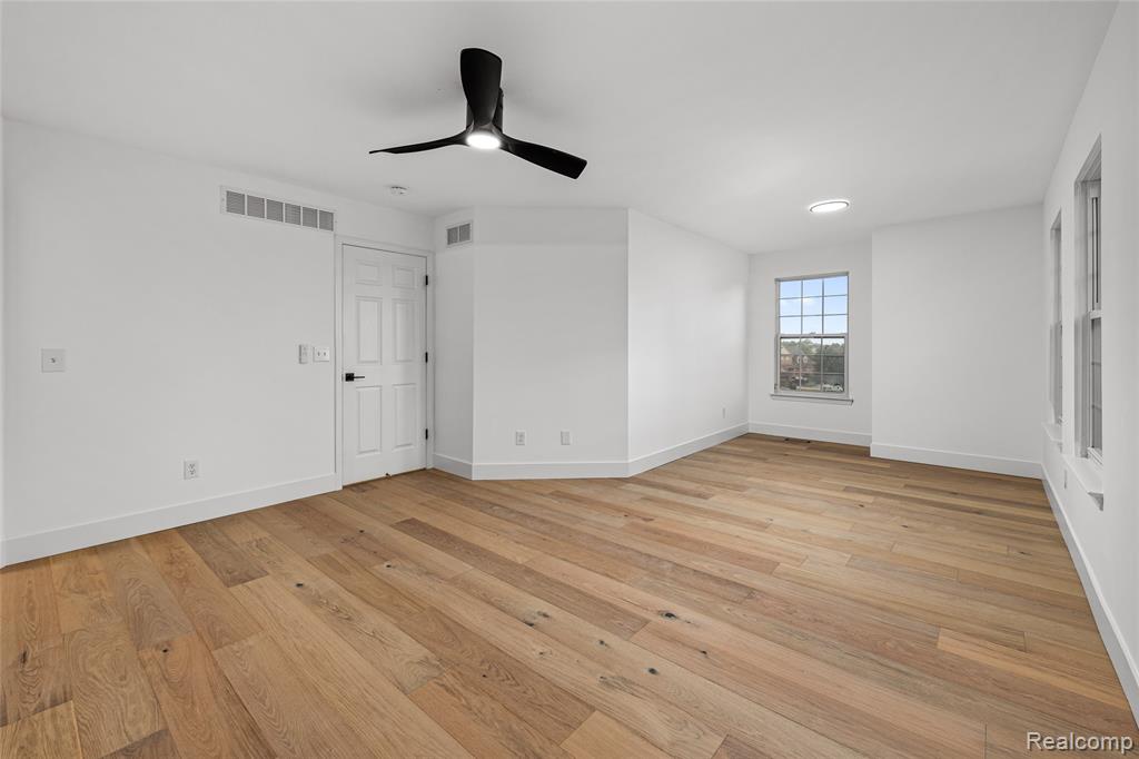 56625 Long Island Drive, Shelby Twp, MI 48316 — Photo 16