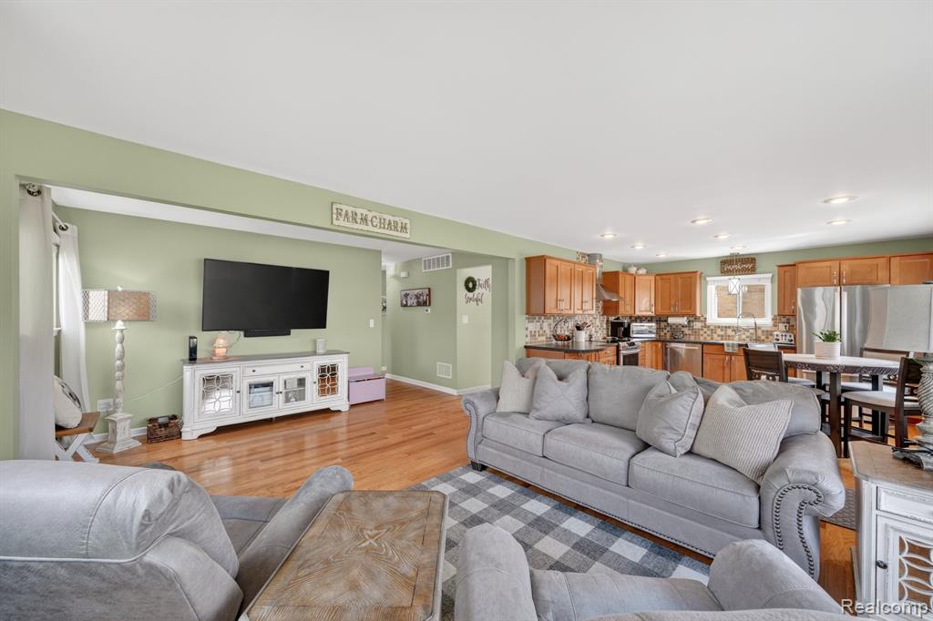 15675 Mulberry Street, Southgate, MI 48195 — Photo 16