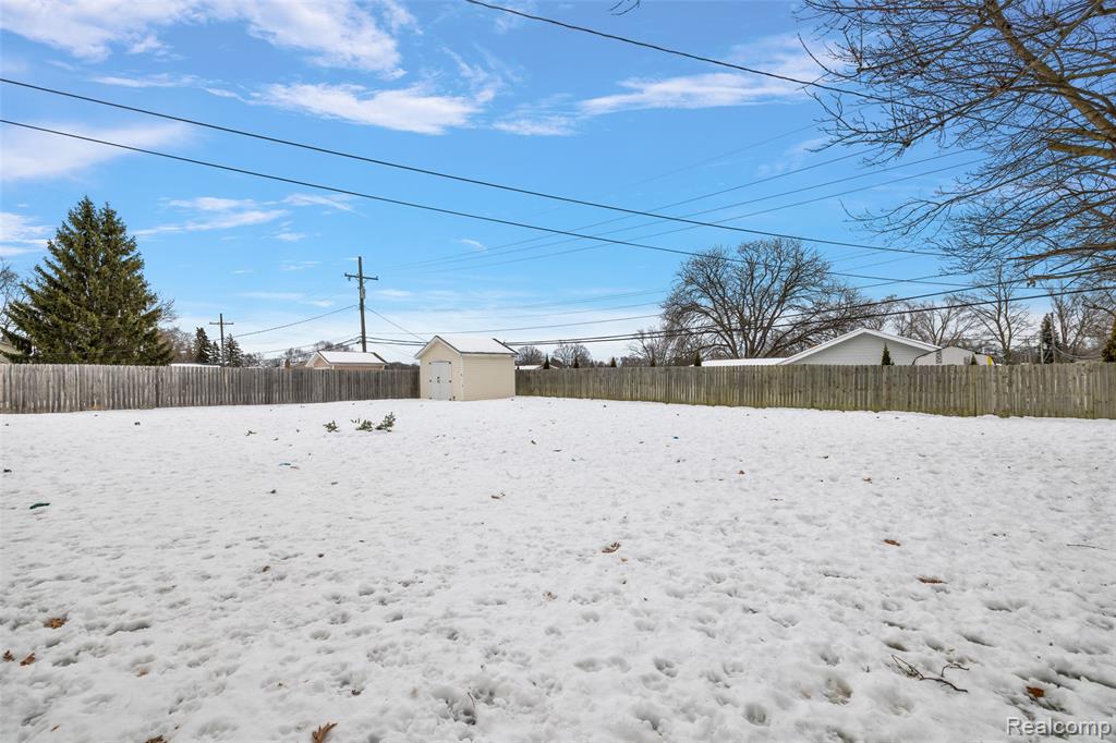 4755 Forest Avenue, Waterford, MI 48328 — Photo 11