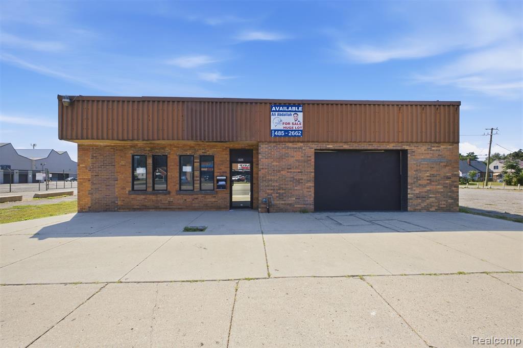 6901 Wyoming Avenue, Dearborn, MI 48126