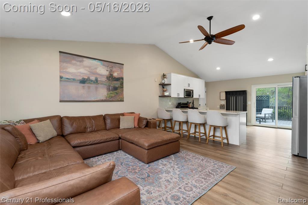 1203 Eason, Waterford, MI 48328 — Photo 2