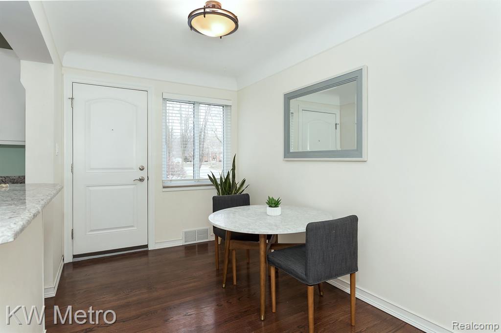 500 W HOUSTONIA Avenue, Royal Oak, MI 48073 — Photo 9