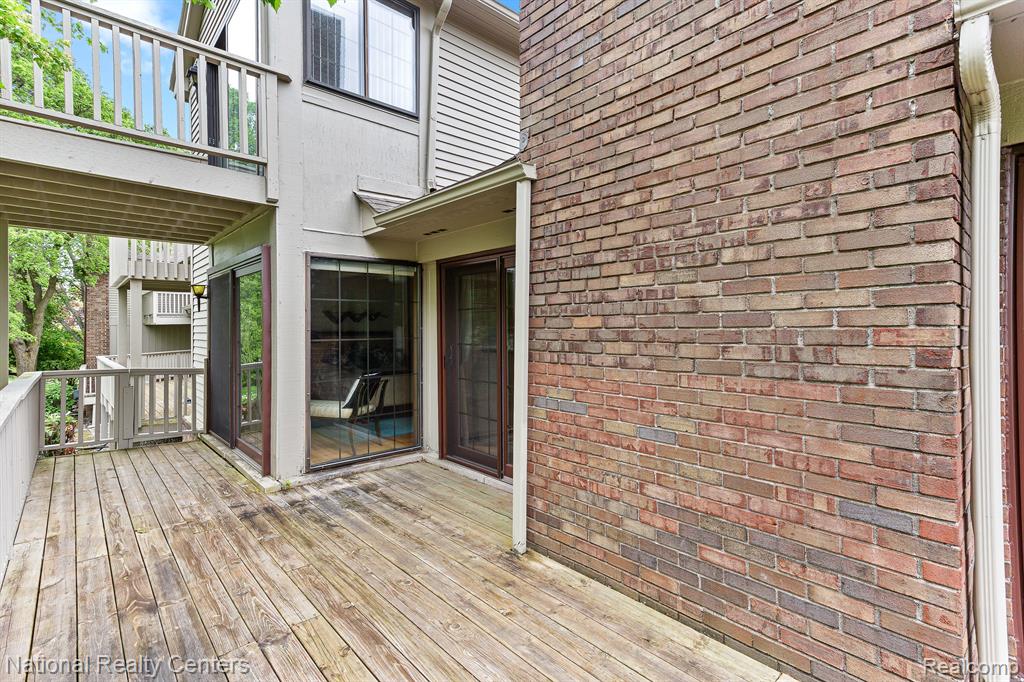 7207 Creeks Bend Drive, West Bloomfield, MI — Photo 48